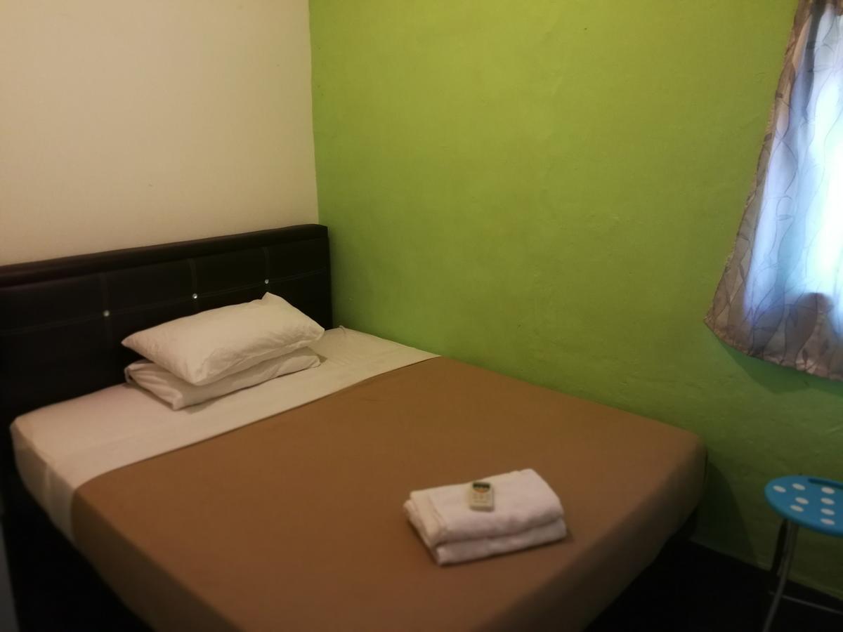 Monkey Motel Cafe Малакка Экстерьер фото