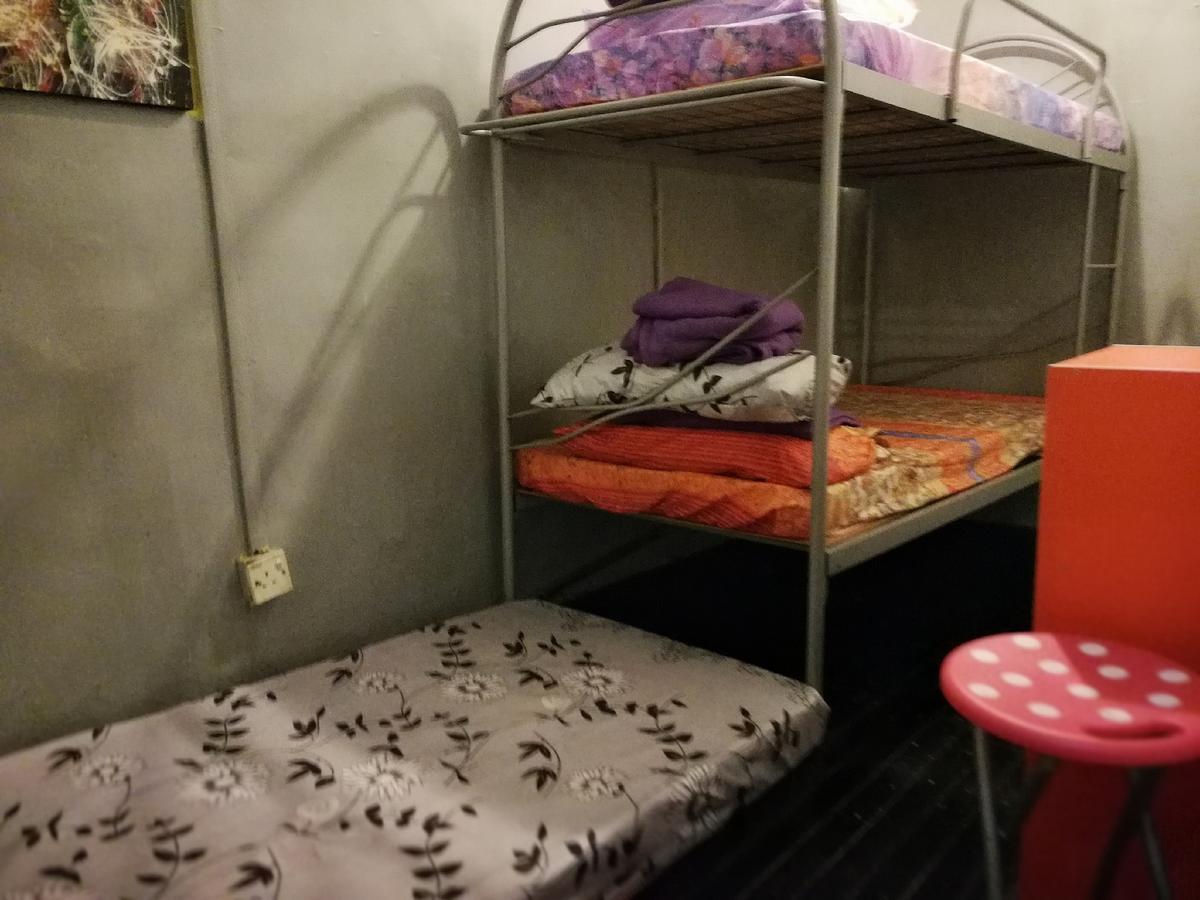 Monkey Motel Cafe Малакка Экстерьер фото