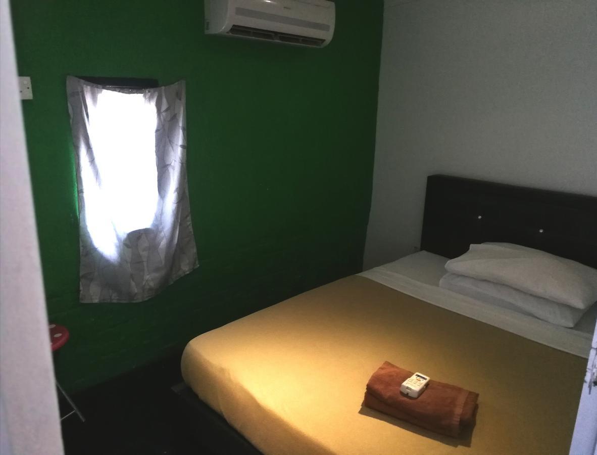 Monkey Motel Cafe Малакка Экстерьер фото