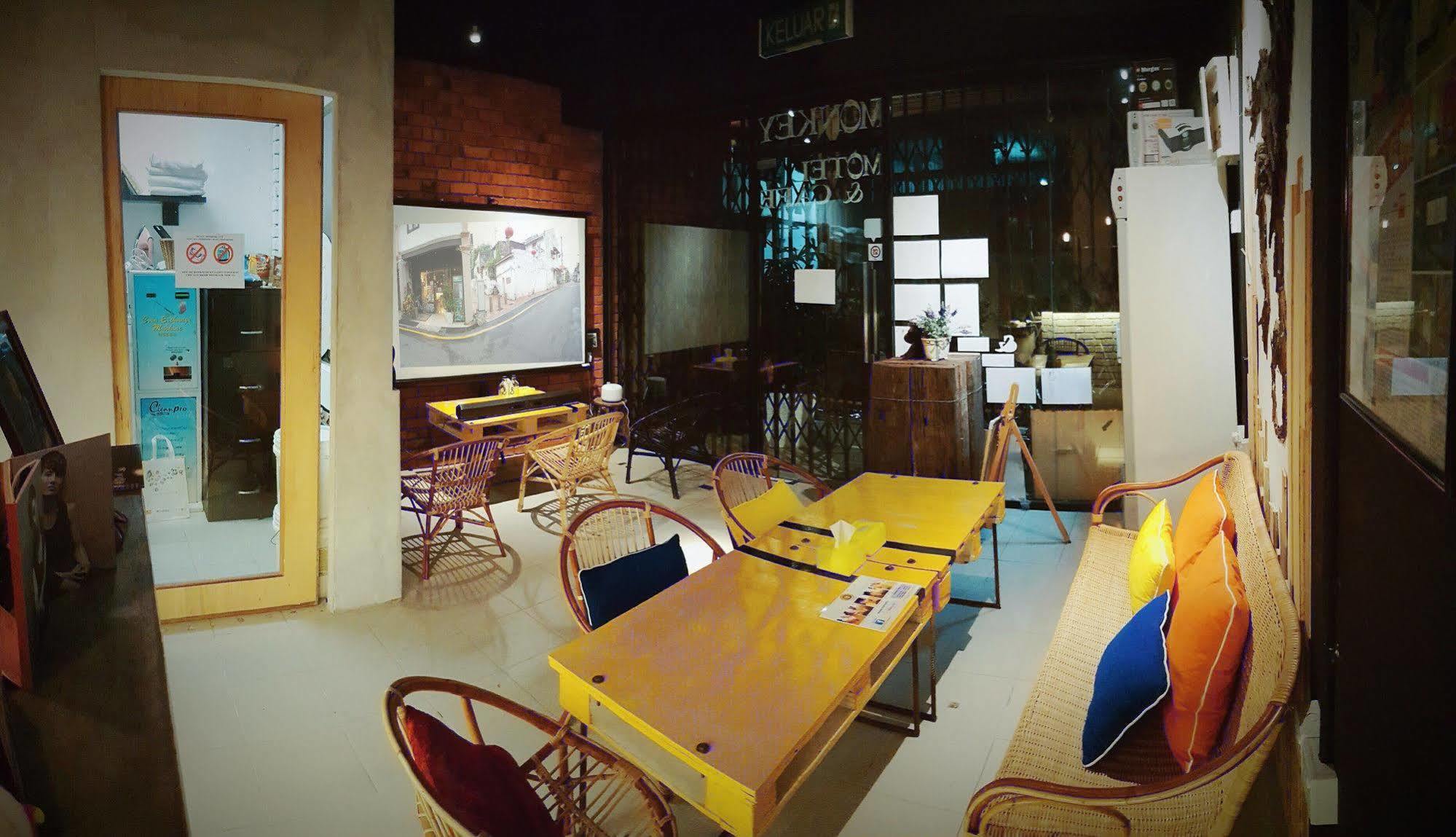 Monkey Motel Cafe Малакка Экстерьер фото