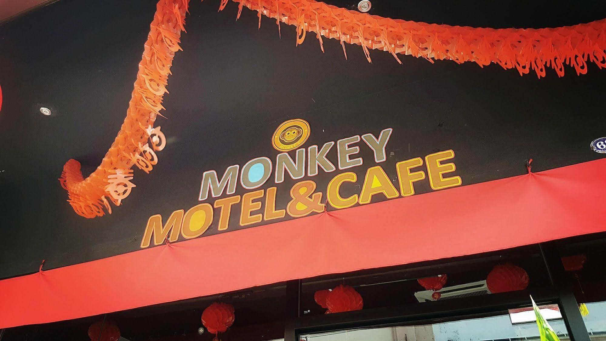 Monkey Motel Cafe Малакка Экстерьер фото