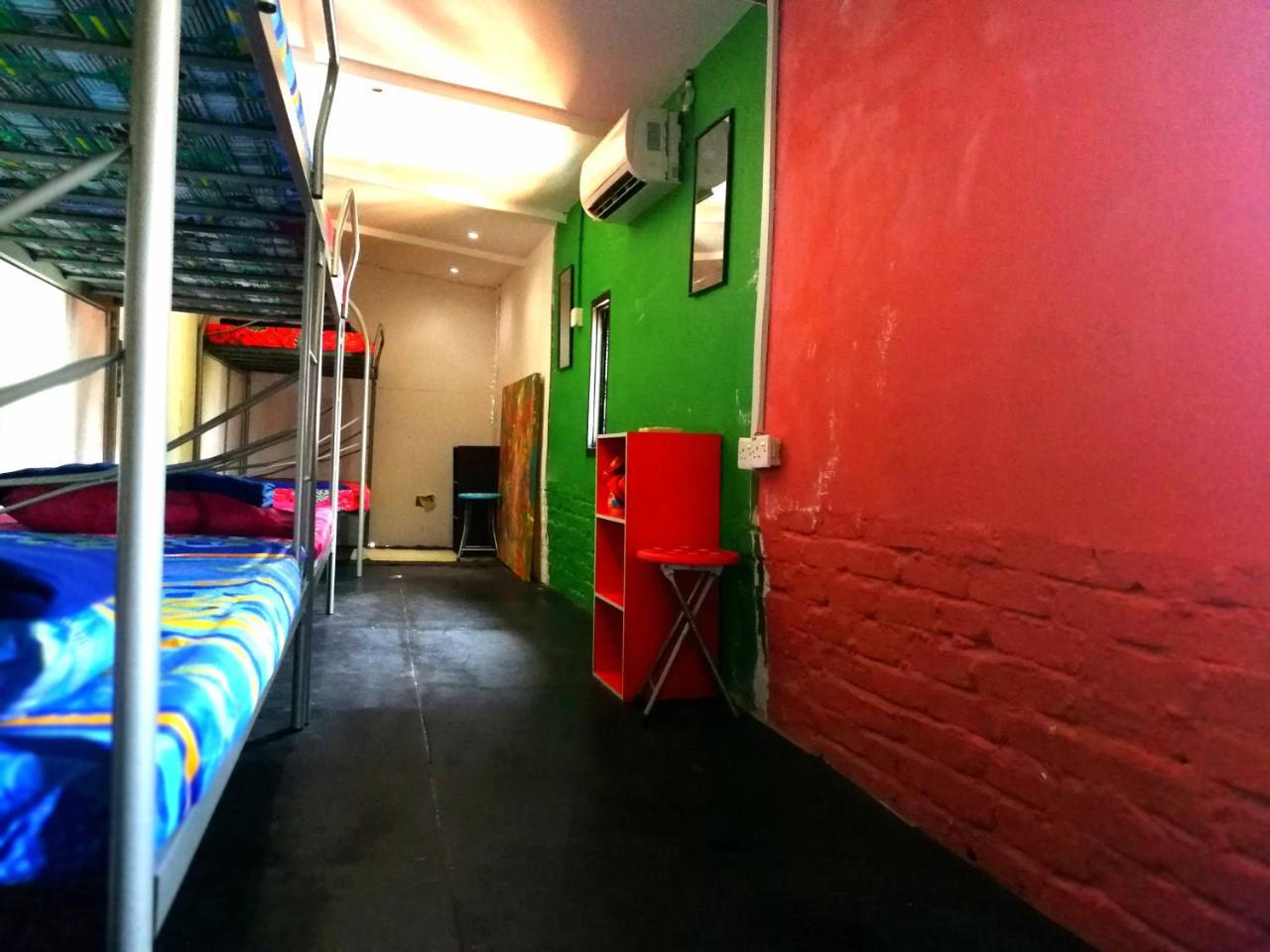 Monkey Motel Cafe Малакка Экстерьер фото