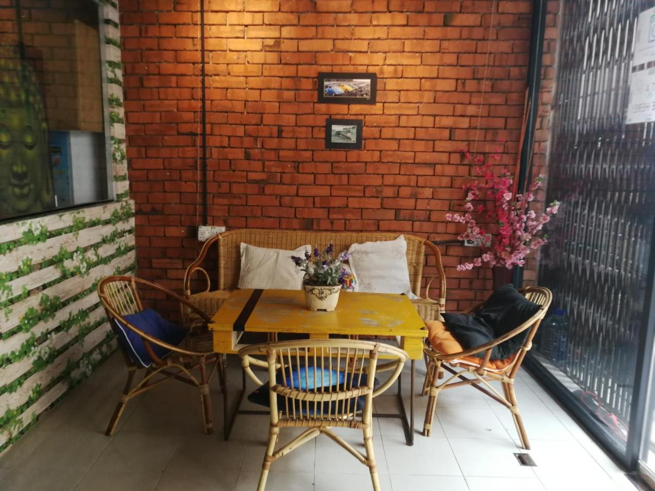 Monkey Motel Cafe Малакка Экстерьер фото